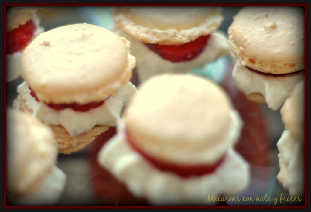 Macarons con nata y fresas 04