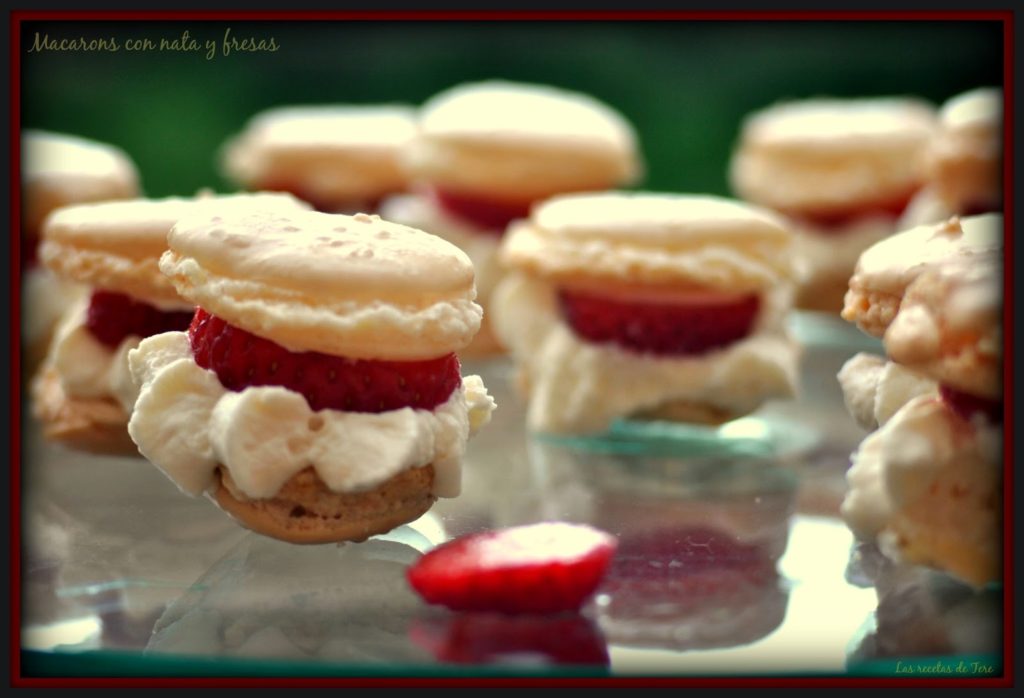 macarons con nata y fresas 02a
