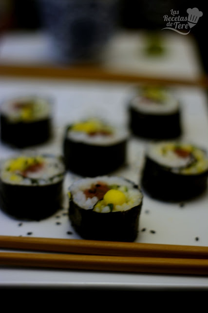 Maki sushi con atún, mango y apio tererecetas 02