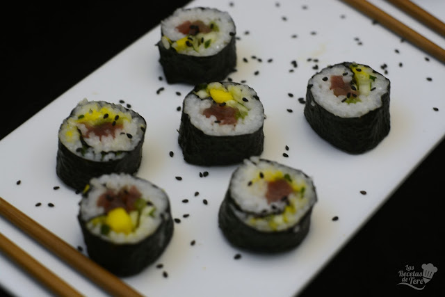 Maki sushi con atún, mango y apio tererecetas 06