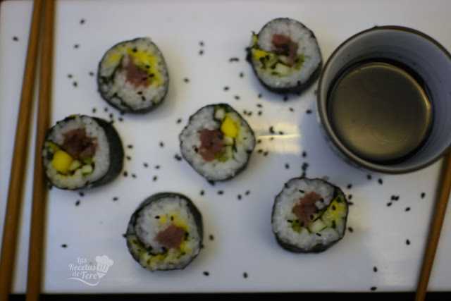 Maki sushi con atún, mango y apio tererecetas 05