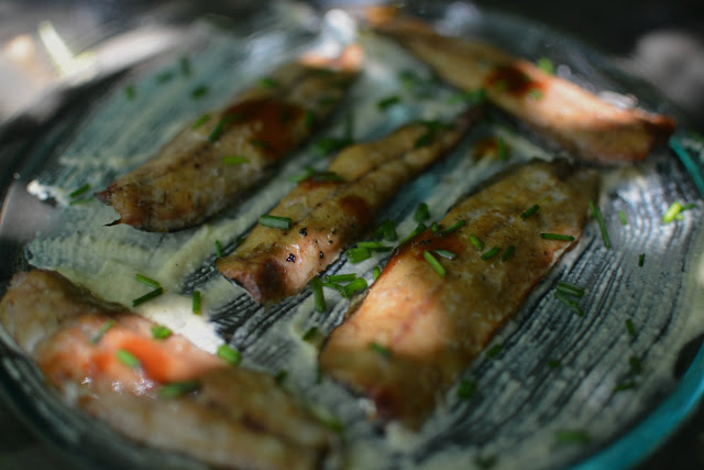 receta lomos de sardinas ahumada en cama de hummus y toque de salsa Tabasco Chipotle 03