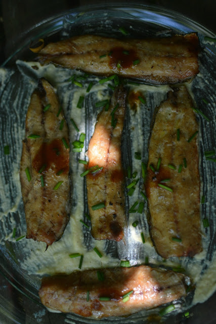 receta lomos de sardinas ahumada en cama de hummus y toque de salsa Tabasco Chipotle 02