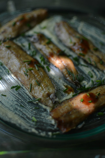 receta lomos de sardinas ahumada en cama de hummus y toque de salsa Tabasco Chipotle 04