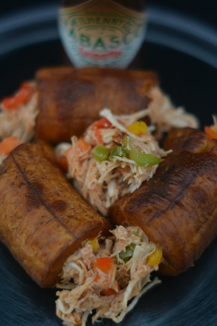 Platano macho relleno con pollo y salsa Tabasco Chipotle 02