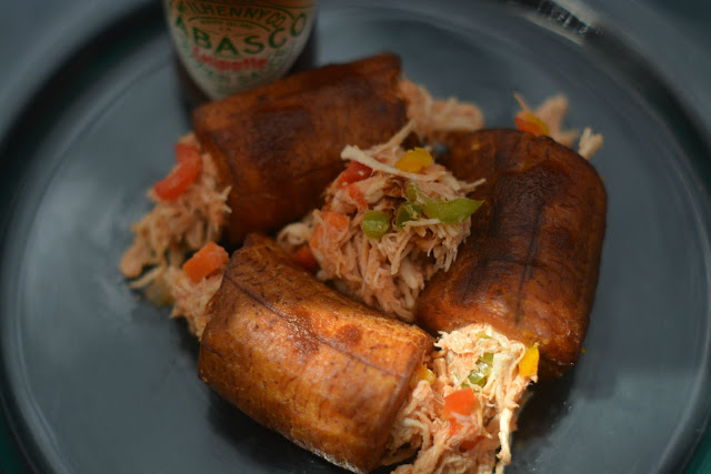 Platano macho relleno con pollo y salsa Tabasco Chipotle 03