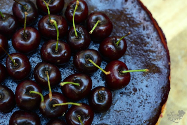 Tarta de quesos con picotas y cerezas 01