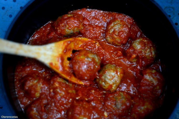 La mejor receta casera de albóndigas con salsa de tomate