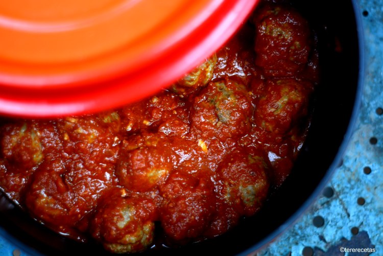 La mejor receta casera de albóndigas con salsa de tomate