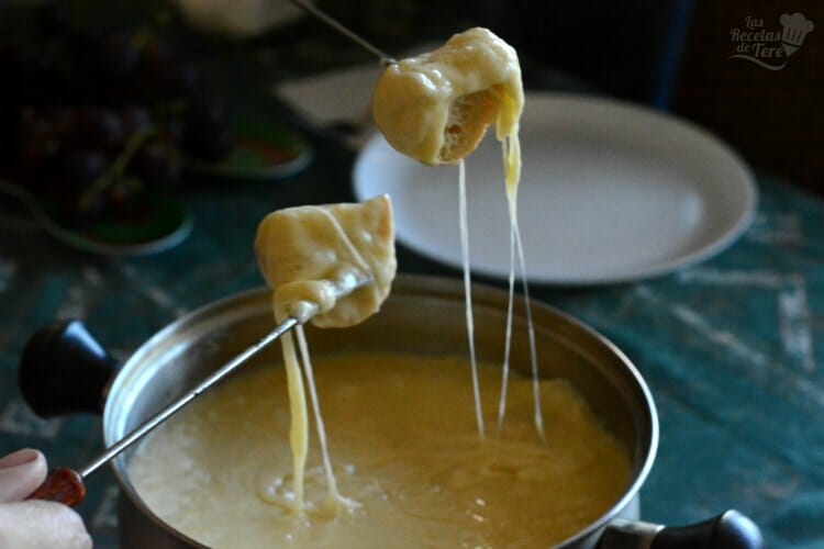 Fondue de queso Receta de Debbi Lo- Cookpad