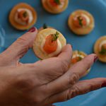 Blinis Caseros Con Salmon Ahumado Y Mayonesa De Wasabi 04