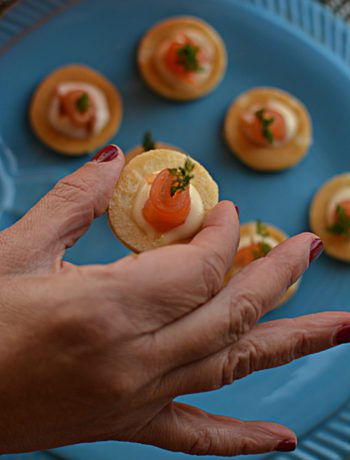 Blinis Caseros Con Salmon Ahumado Y Mayonesa De Wasabi 04