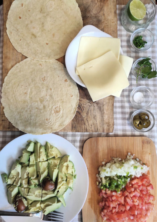 Quesadillas con queso y guacamole