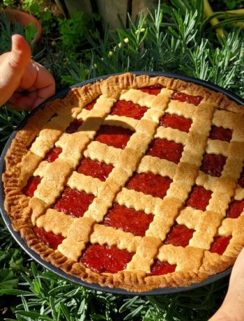 crostata rellena de dulce de membrillo