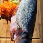 lubina a la sal con vino blanco