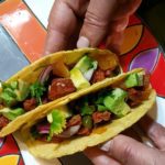 tacos con chorizo español picante