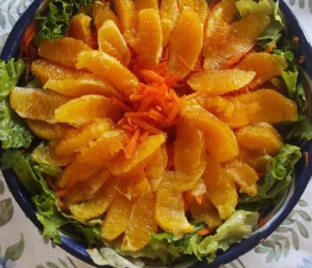 ensalada de naranjas y vegetales