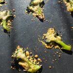 Maravilloso aperitivo de brócoli y queso parmesano al horno