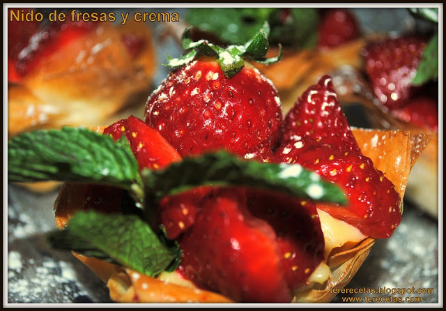 Nidos de fresas y crema Nidos de fresas y crema