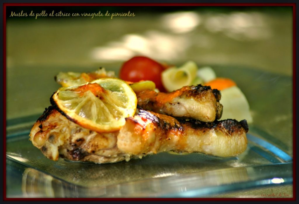 Muslos de pollo al cítrico con vinagreta de pimientos 02