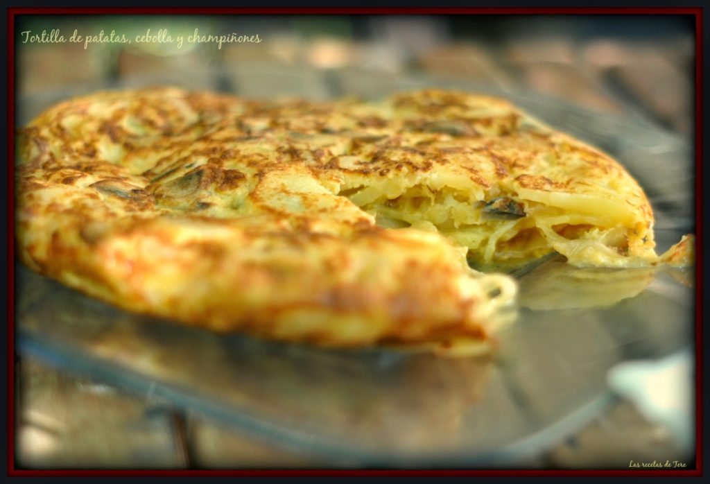 Tortilla de patatas, cebolla y champiñones 04