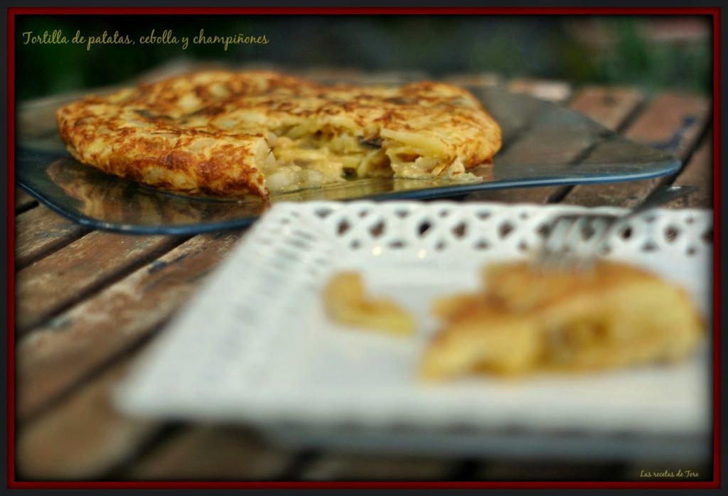 Tortilla de patatas, cebolla y champiñones 06