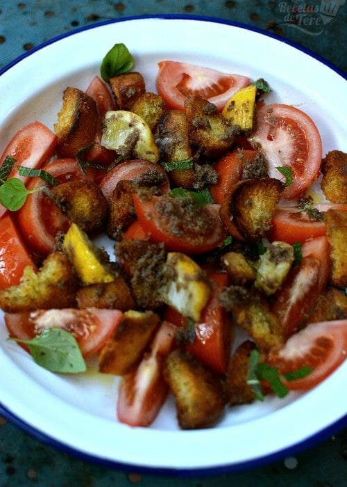 Ensalada De Tomates Y Pan Toatado Con Salsa De Anchoas Y Limón 05