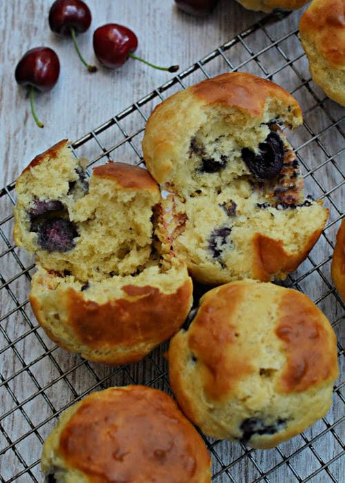 Muffins De Queso Gruyere Y Cerezas 07