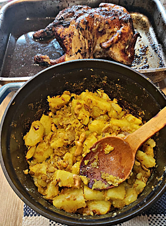 El mejor pollo al horno acompañado con patatas gajo al estilo Hindú