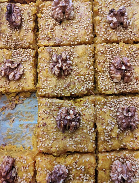 Bizcocho Libanés de Nueces de California, Cúrcuma y Jengibre