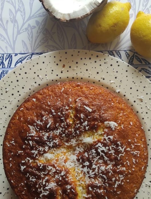 Bizcocho casero con coco y limón