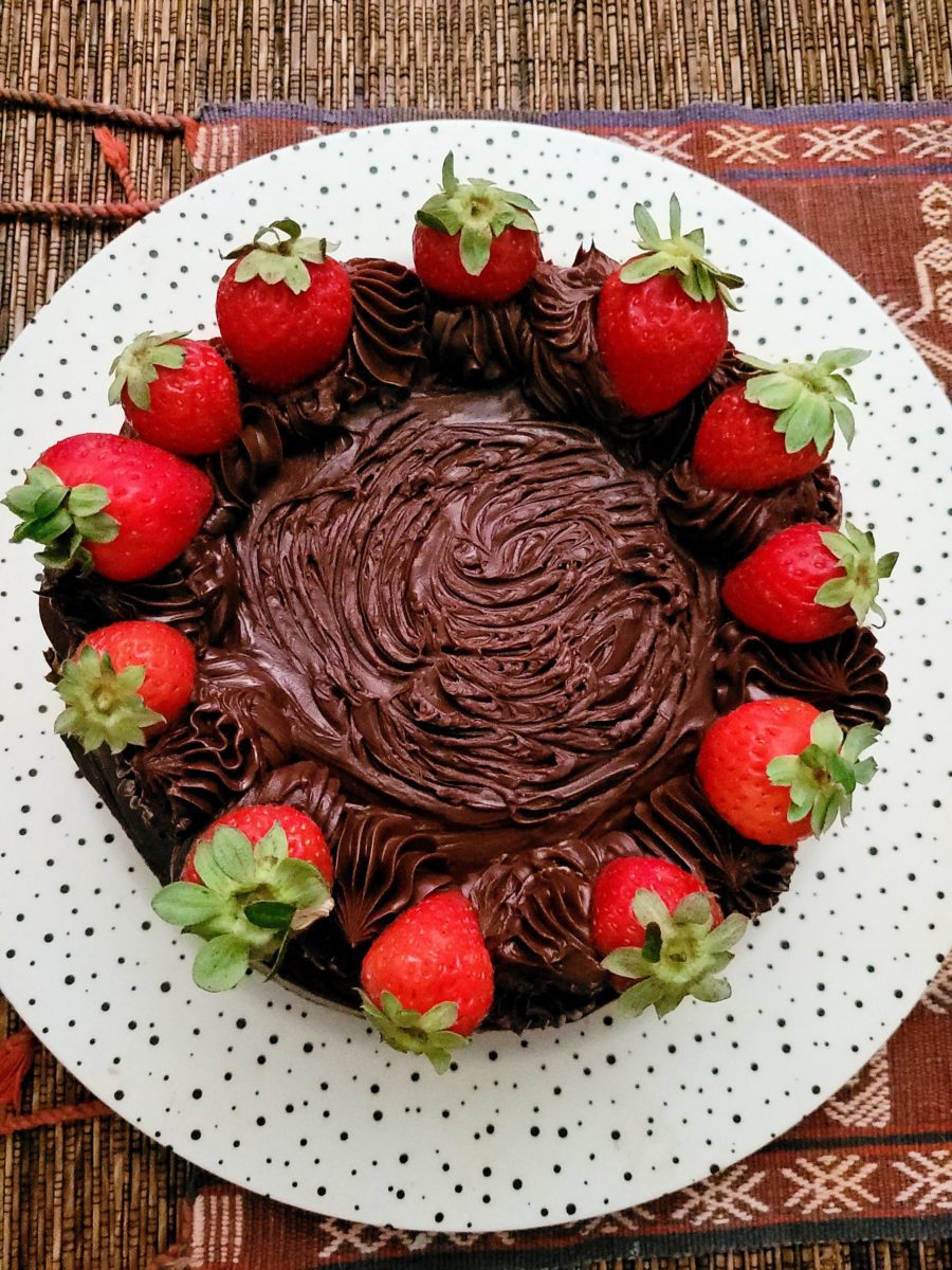 tarta de chocolate con su frosting 